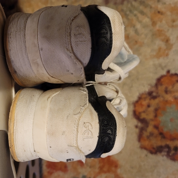 ASICS - Picture 4 of 5
